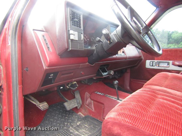 image for item EU9705 1991 GMC Sierra 1500 pickup truck