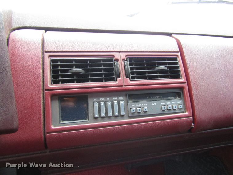 image for item EU9705 1991 GMC Sierra 1500 pickup truck