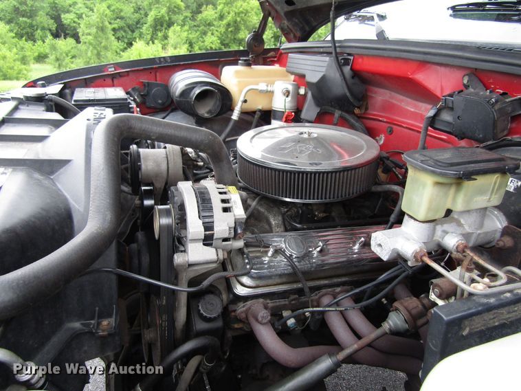 image for item EU9705 1991 GMC Sierra 1500 pickup truck