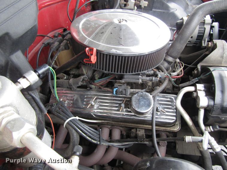 image for item EU9705 1991 GMC Sierra 1500 pickup truck