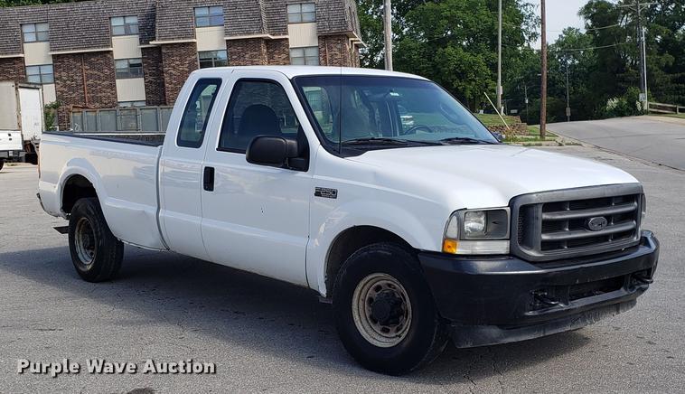 image for item EU9837 2003 Ford F250 Super Duty SuperCab pickup truck