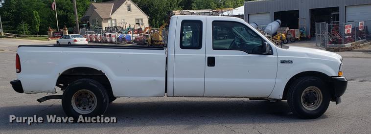 image for item EU9837 2003 Ford F250 Super Duty SuperCab pickup truck