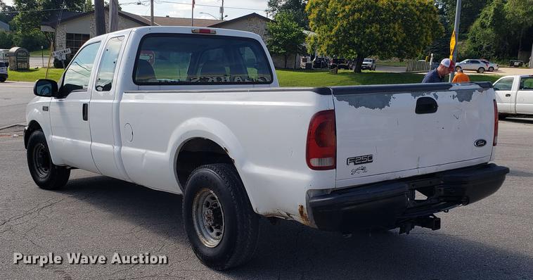 image for item EU9837 2003 Ford F250 Super Duty SuperCab pickup truck