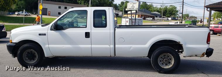 image for item EU9837 2003 Ford F250 Super Duty SuperCab pickup truck