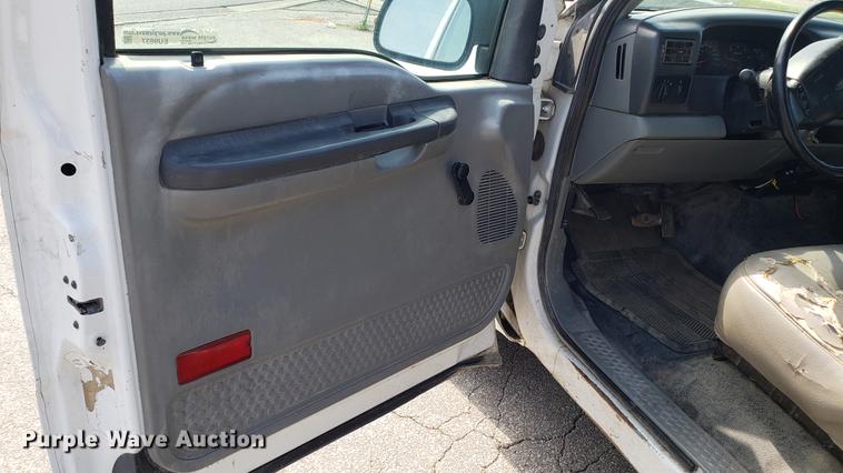 image for item EU9837 2003 Ford F250 Super Duty SuperCab pickup truck