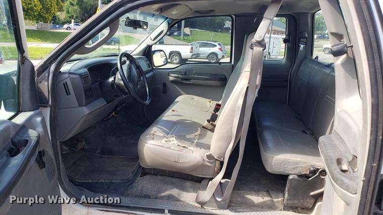 image for item EU9837 2003 Ford F250 Super Duty SuperCab pickup truck