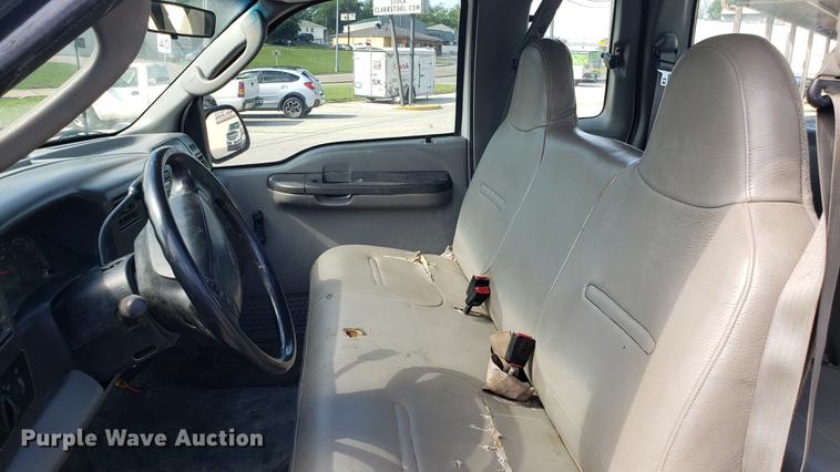 image for item EU9837 2003 Ford F250 Super Duty SuperCab pickup truck