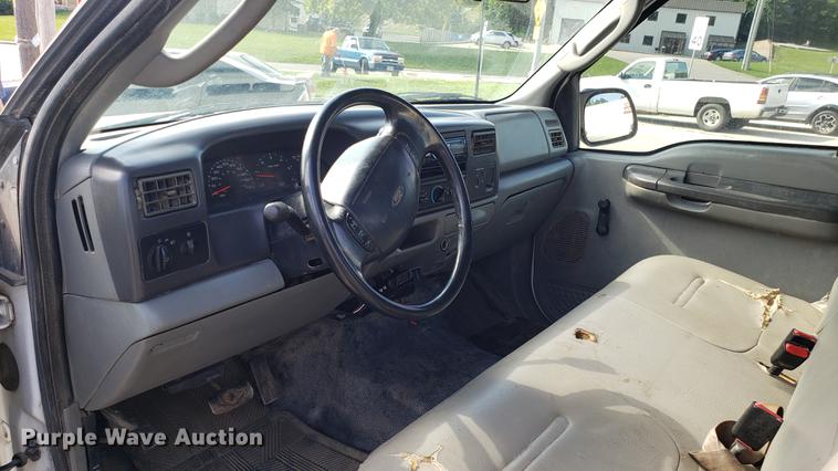 image for item EU9837 2003 Ford F250 Super Duty SuperCab pickup truck