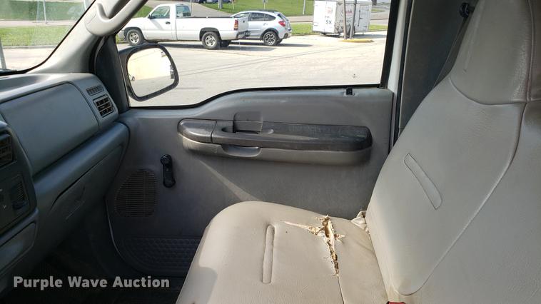 image for item EU9837 2003 Ford F250 Super Duty SuperCab pickup truck