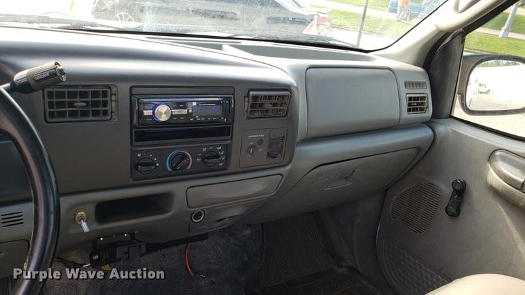 image for item EU9837 2003 Ford F250 Super Duty SuperCab pickup truck