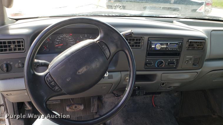 image for item EU9837 2003 Ford F250 Super Duty SuperCab pickup truck