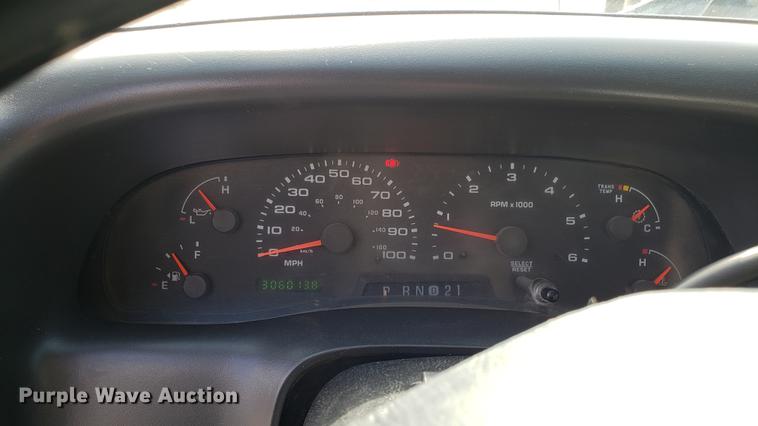 image for item EU9837 2003 Ford F250 Super Duty SuperCab pickup truck