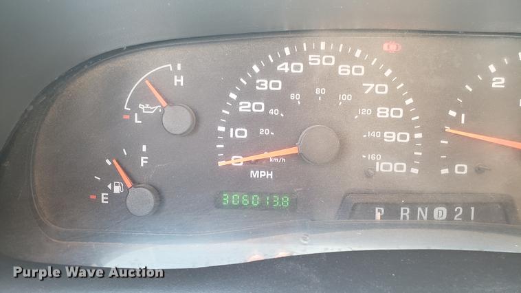 image for item EU9837 2003 Ford F250 Super Duty SuperCab pickup truck