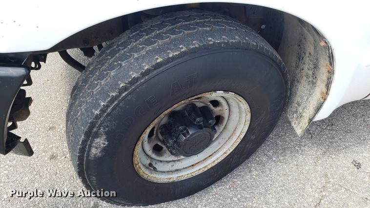 image for item EU9837 2003 Ford F250 Super Duty SuperCab pickup truck