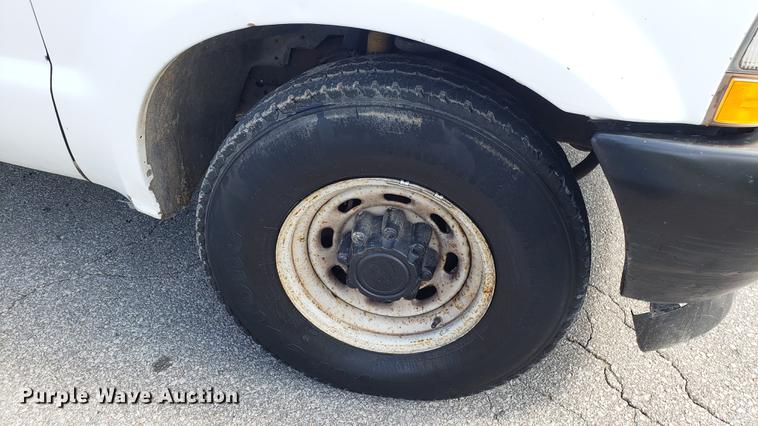 image for item EU9837 2003 Ford F250 Super Duty SuperCab pickup truck