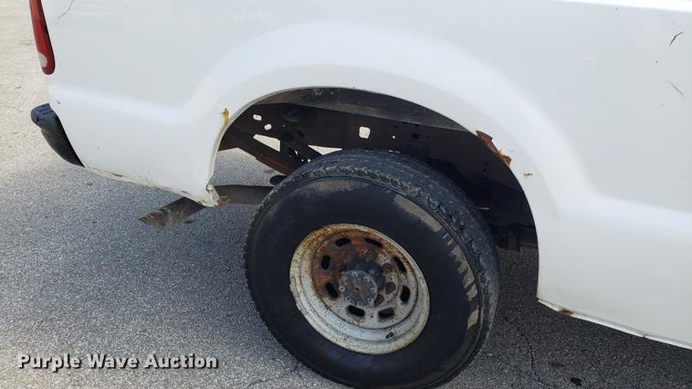 image for item EU9837 2003 Ford F250 Super Duty SuperCab pickup truck