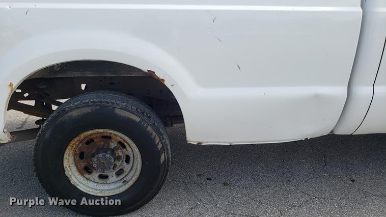 image for item EU9837 2003 Ford F250 Super Duty SuperCab pickup truck
