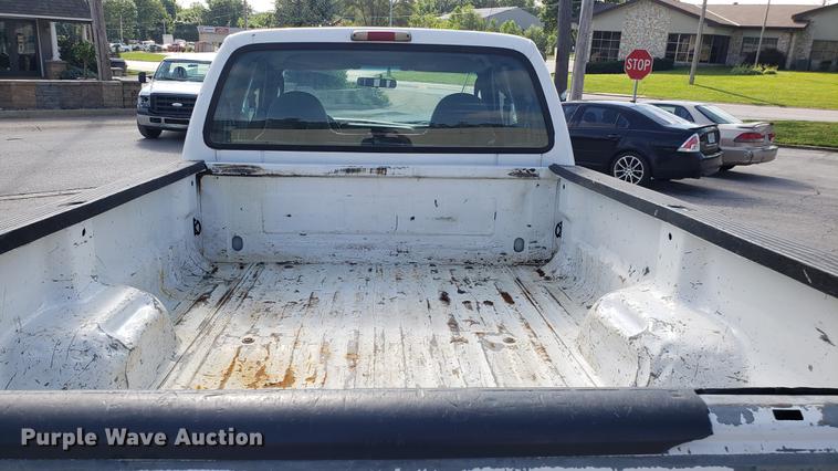 image for item EU9837 2003 Ford F250 Super Duty SuperCab pickup truck