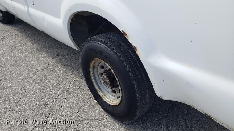 image for item EU9837 2003 Ford F250 Super Duty SuperCab pickup truck