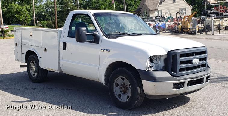 image for item EU9838 2006 Ford F250 Super Duty utility bed pickup truck