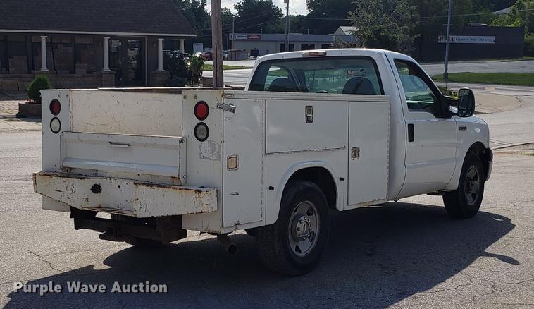 image for item EU9838 2006 Ford F250 Super Duty utility bed pickup truck