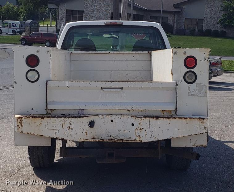 image for item EU9838 2006 Ford F250 Super Duty utility bed pickup truck