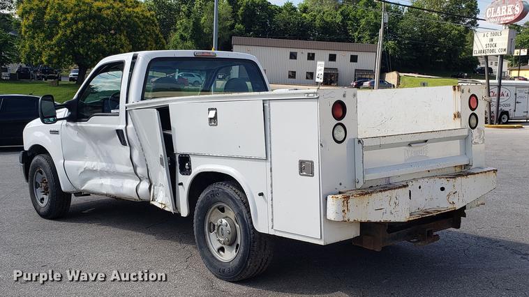 image for item EU9838 2006 Ford F250 Super Duty utility bed pickup truck