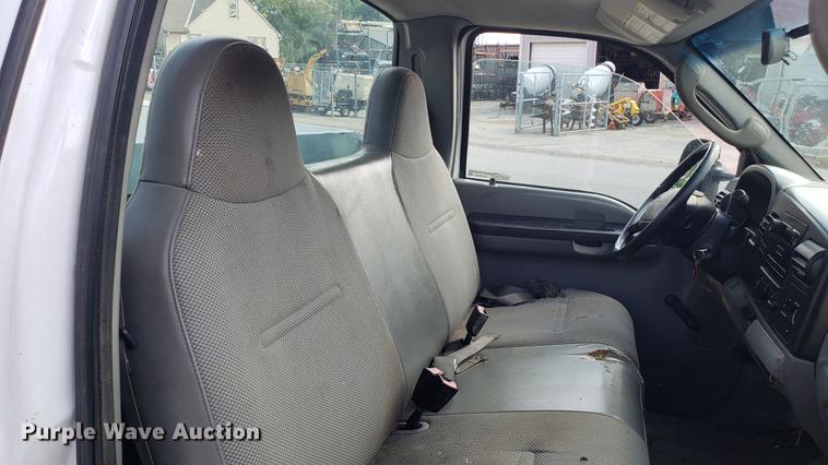 image for item EU9838 2006 Ford F250 Super Duty utility bed pickup truck