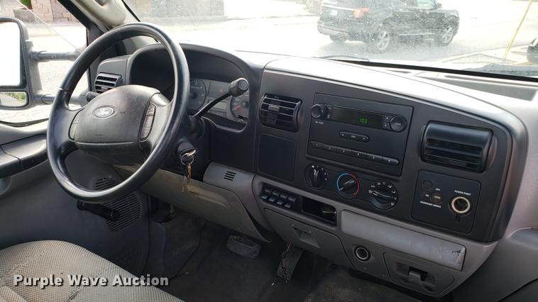 image for item EU9838 2006 Ford F250 Super Duty utility bed pickup truck