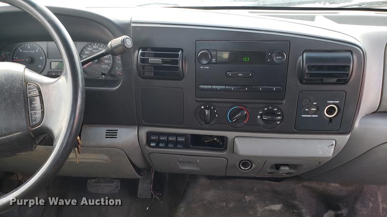 image for item EU9838 2006 Ford F250 Super Duty utility bed pickup truck