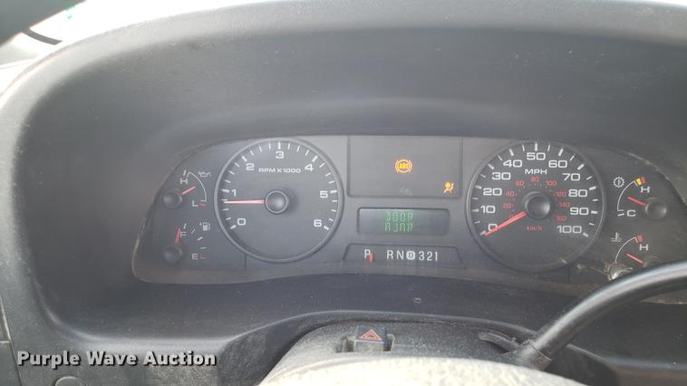 image for item EU9838 2006 Ford F250 Super Duty utility bed pickup truck