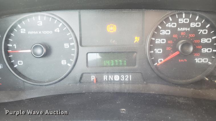 image for item EU9838 2006 Ford F250 Super Duty utility bed pickup truck