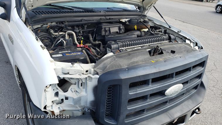 image for item EU9838 2006 Ford F250 Super Duty utility bed pickup truck