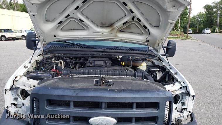 image for item EU9838 2006 Ford F250 Super Duty utility bed pickup truck