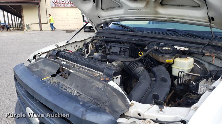 image for item EU9838 2006 Ford F250 Super Duty utility bed pickup truck