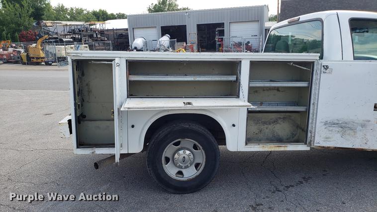 image for item EU9838 2006 Ford F250 Super Duty utility bed pickup truck