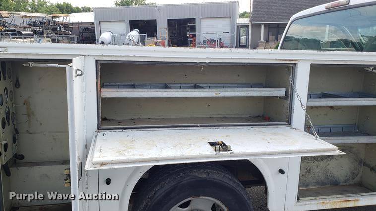 image for item EU9838 2006 Ford F250 Super Duty utility bed pickup truck