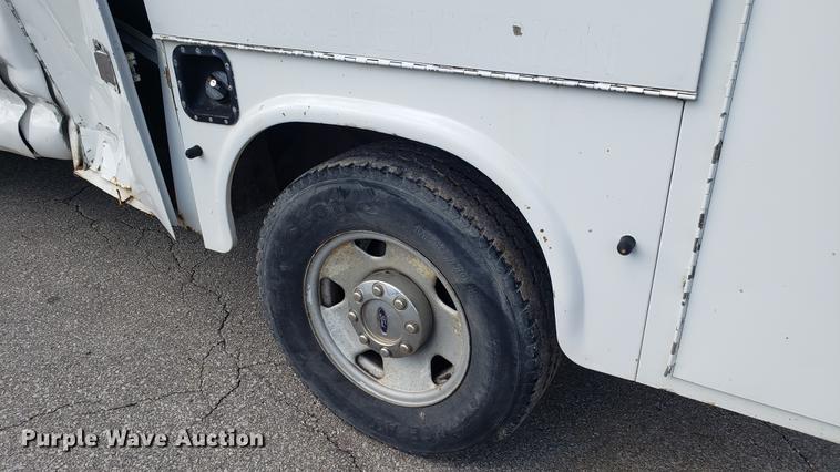 image for item EU9838 2006 Ford F250 Super Duty utility bed pickup truck