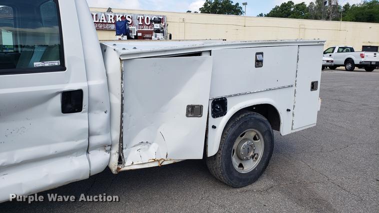 image for item EU9838 2006 Ford F250 Super Duty utility bed pickup truck