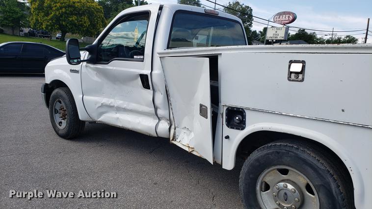 image for item EU9838 2006 Ford F250 Super Duty utility bed pickup truck