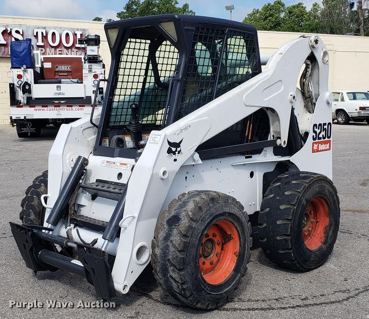 image for item EU9839 2006 Bobcat S250 skidsteer