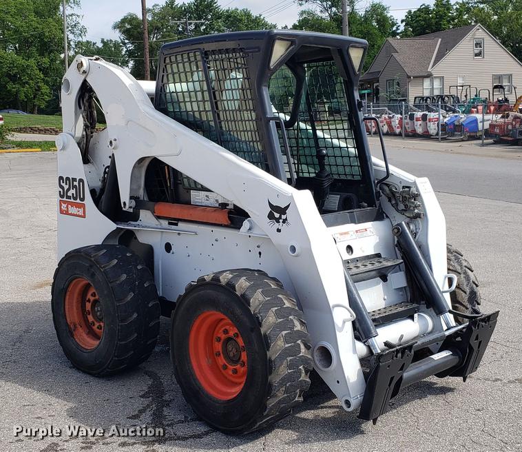 image for item EU9839 2006 Bobcat S250 skidsteer