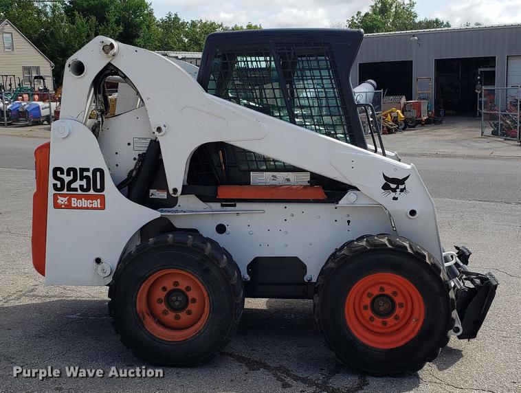 image for item EU9839 2006 Bobcat S250 skidsteer