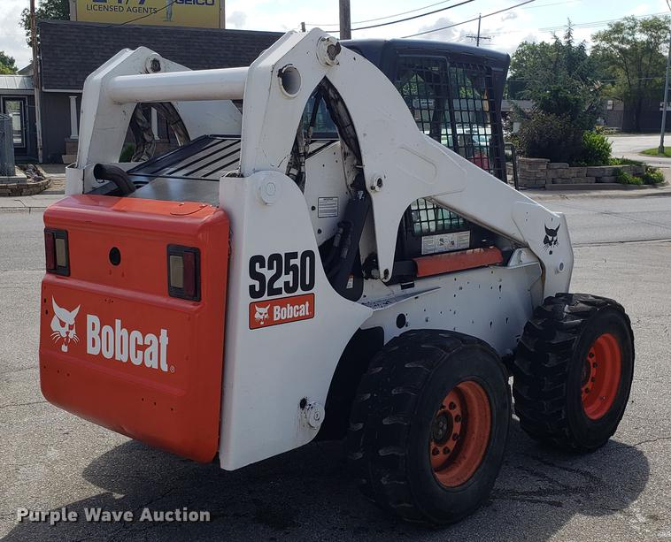 image for item EU9839 2006 Bobcat S250 skidsteer