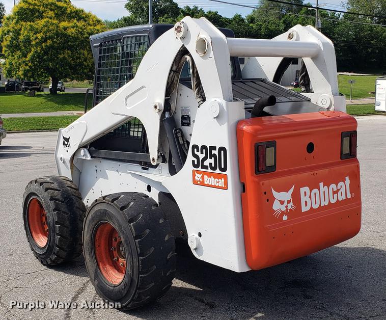 image for item EU9839 2006 Bobcat S250 skidsteer
