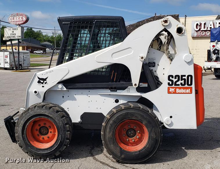 image for item EU9839 2006 Bobcat S250 skidsteer