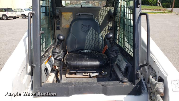 image for item EU9839 2006 Bobcat S250 skidsteer
