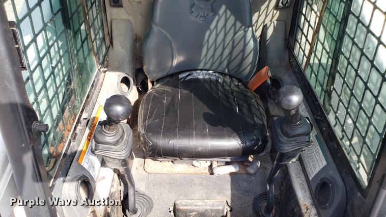 image for item EU9839 2006 Bobcat S250 skidsteer