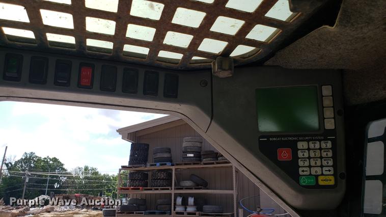 image for item EU9839 2006 Bobcat S250 skidsteer