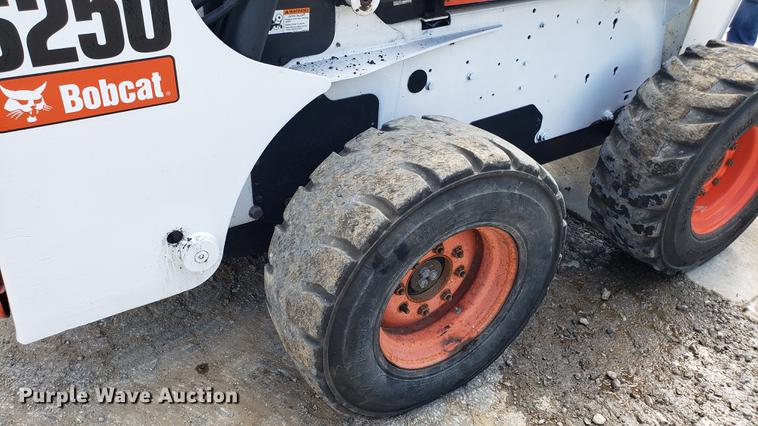 image for item EU9839 2006 Bobcat S250 skidsteer